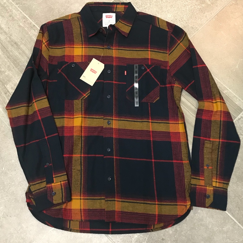 Levi’s Plaid Long Sleeved Button Up